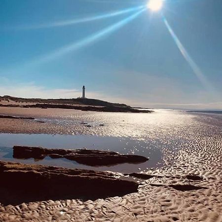 Skerry View - Overlooking The Moray Firth - Close To Beaches, Harbour, Shops And Restaurants Lägenhet Lossiemouth Exteriör bild