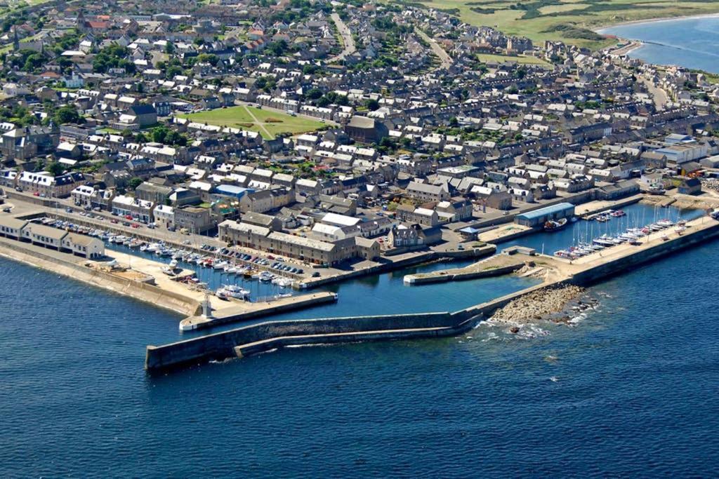 Skerry View - Overlooking The Moray Firth - Close To Beaches, Harbour, Shops And Restaurants Lägenhet Lossiemouth Exteriör bild