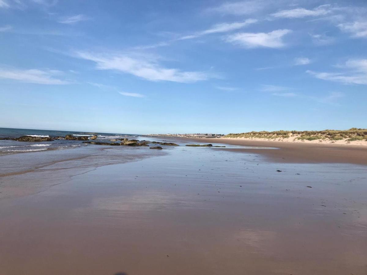 Skerry View - Overlooking The Moray Firth - Close To Beaches, Harbour, Shops And Restaurants Lägenhet Lossiemouth Exteriör bild